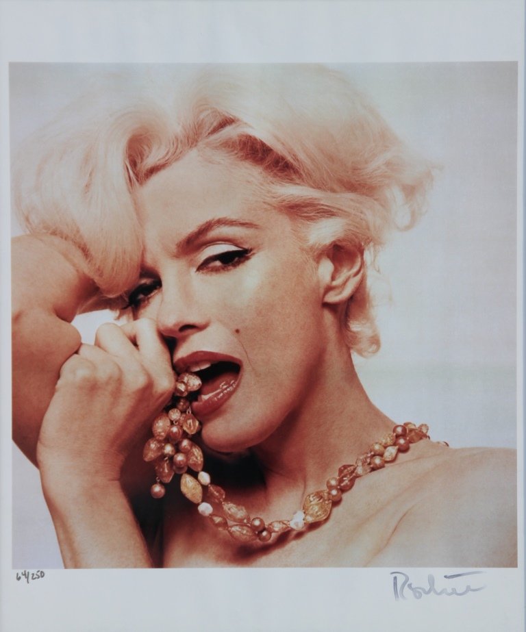Bert STERN (1929-2013) Marilyn Monroe Photographie en: Bert STERN (1929-2013) Marilyn Monroe Photographie en couleur signé en bas à droite et numéroté 64/250 en bas à gauche 47,5 x 47 cm