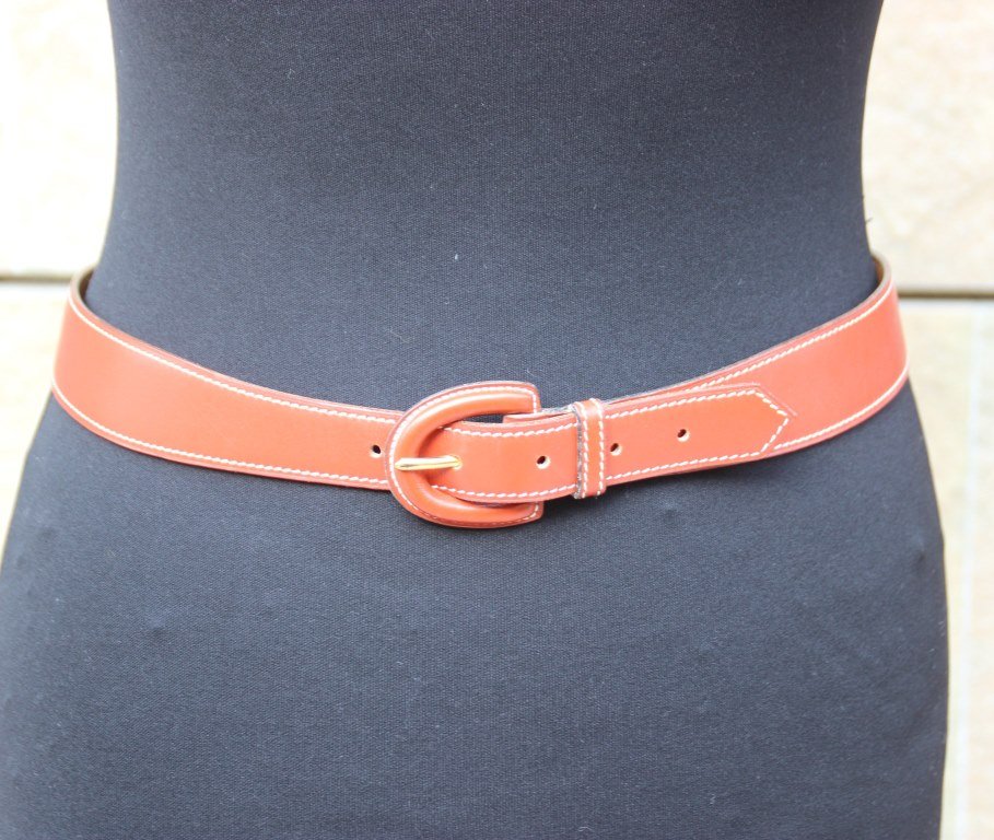 HERMES PARIS Made in France Ceinture en cuir gold: HERMES PARIS Made in France Ceinture en cuir gold Taille 74 Bon état