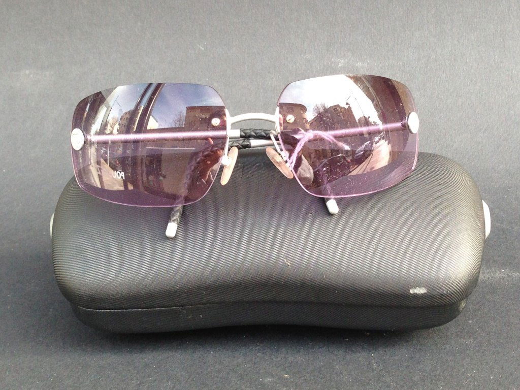 CHANEL Paire de lunettes en titane, verres roses: CHANEL Paire de lunettes en titane, verres roses dégagés Bon état dans étui et boite