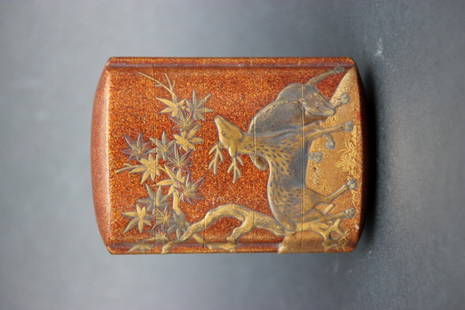 Inro en laque à décor de cervidés. Japon, XIXe siècle: Inro en laque à décor de cervidés. Japon, XIXe siècle Signé - 8 x 5,7 x 2,3 cm