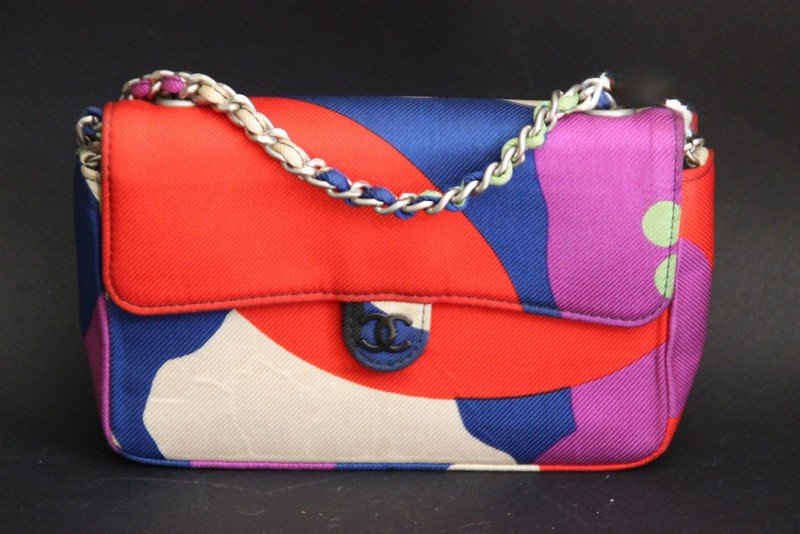 CHANEL Petit sac en soie imprimée , Bandoulière en (1 of 1)