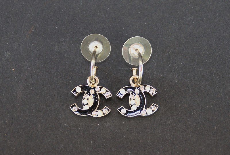 CHANEL Paire de boucles d'oreilles, Anneau en métal (1 of 1)