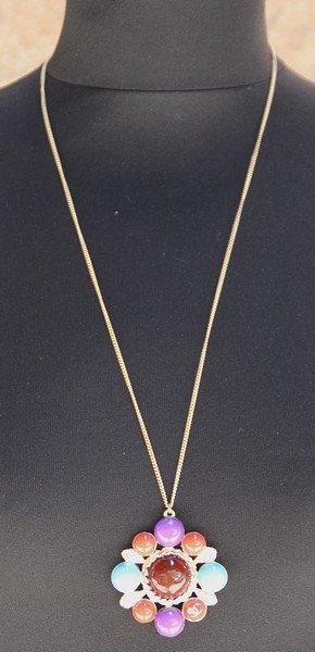 CHANEL    Collier composé d'une chaine En métal et d'un (1 of 2)