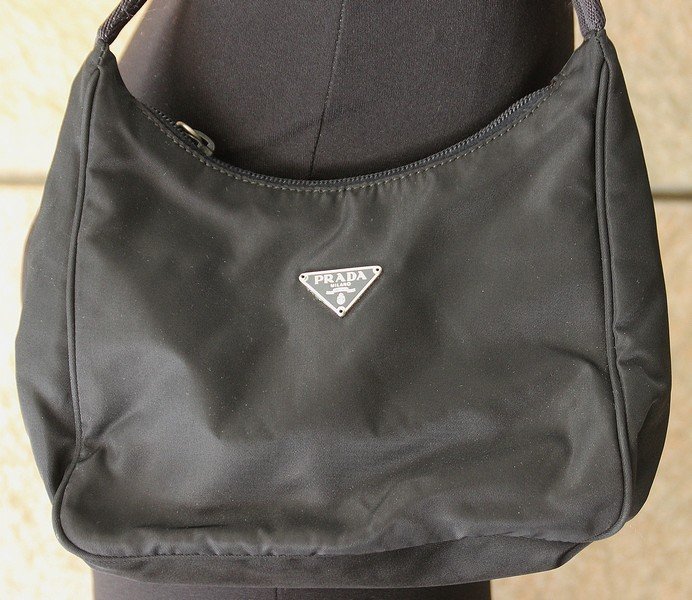 PRADA Sac en toile noire et cuir Bon état: PRADA Sac en toile noire et cuir Bon état