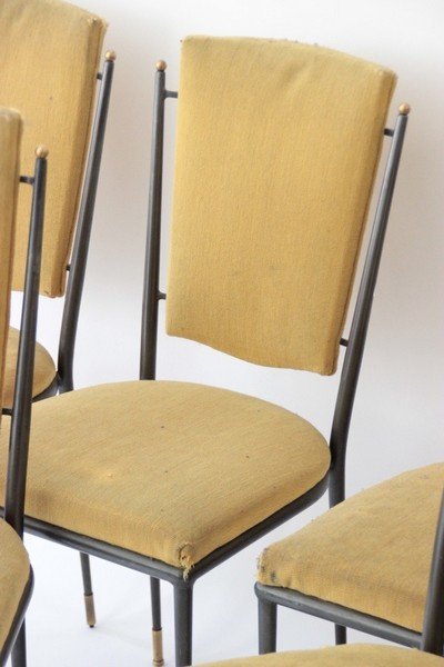 Batistin SPADE (1891-1969) - vers 1950 Ensemble de huit: Batistin SPADE (1891-1969) - vers 1950 Ensemble de huit chaises en fer, garniture en tissus couleur moutarde 88 x 45 x 42 cm, profondeur: 44 cm