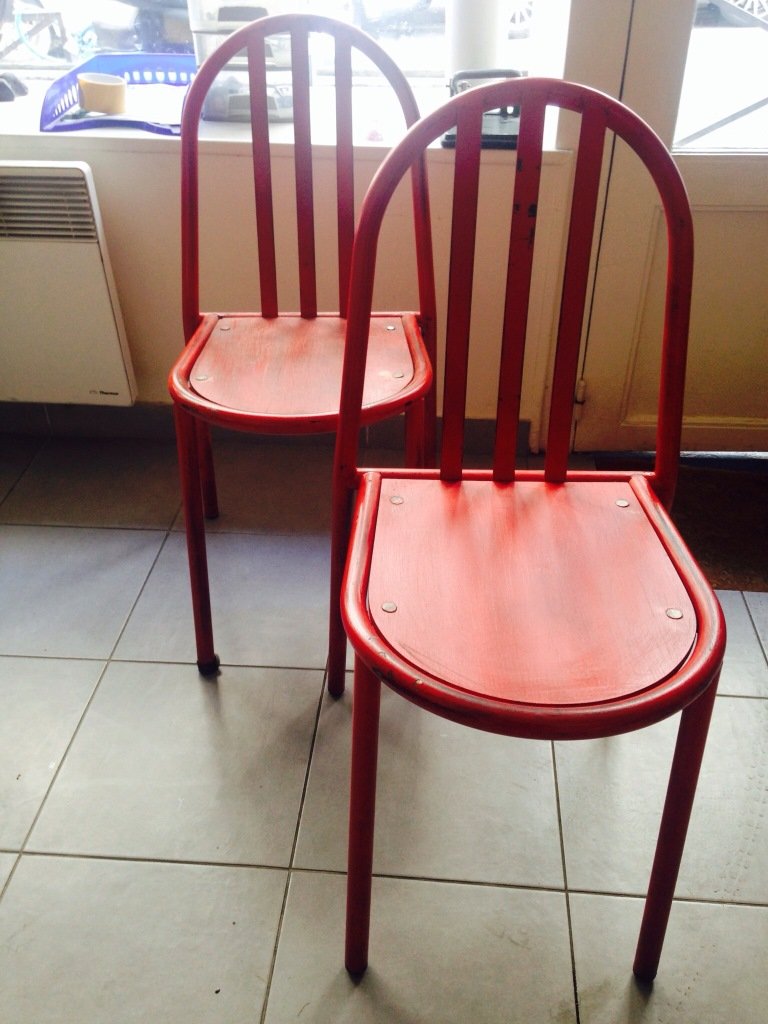 Robert MALLET-STEVENS (1886-1945) - vers 1930 Paire de: Robert MALLET-STEVENS (1886-1945) - vers 1930 Paire de chaises en métal tubulaire laqué et assises en contre-plaqué (restaurées) 86 x 36 x 45 cm