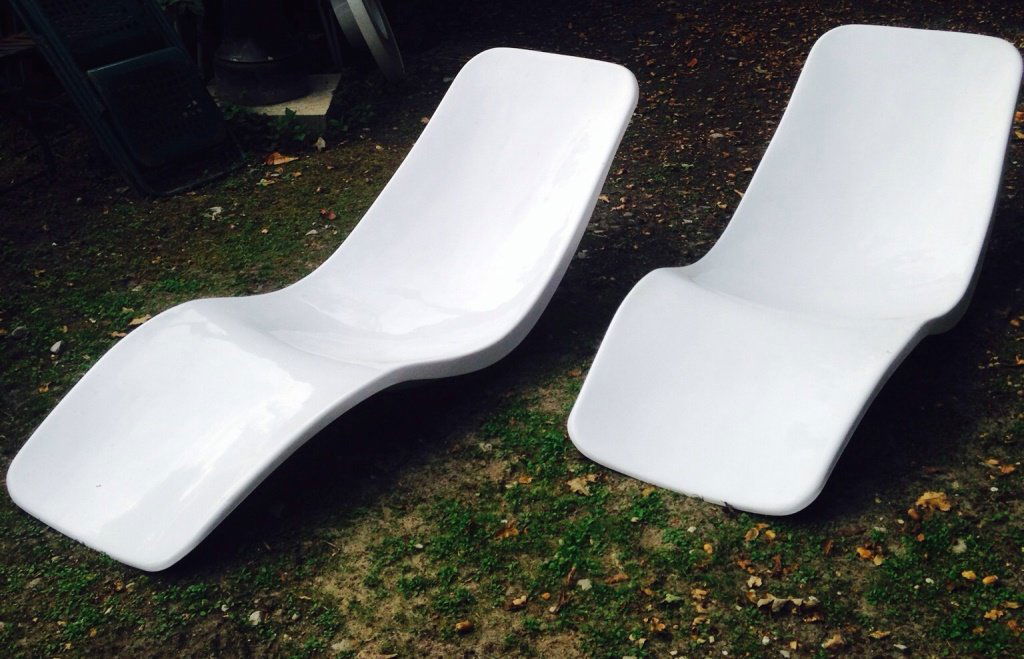Charles ZUBLENA (1910-?) - vers 1965 Paire de chaises: Charles ZUBLENA (1910-?) - vers 1965 Paire de chaises longues en polyester laque blanc 162 x 54 cm