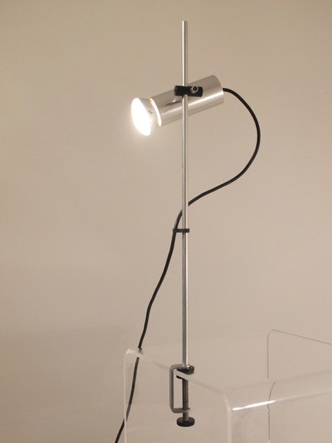 Peter NELSON (XX) - vers 1965 Lampe en inox et métal: Peter NELSON (XX) - vers 1965 Lampe en inox et métal 40 x 15 cm