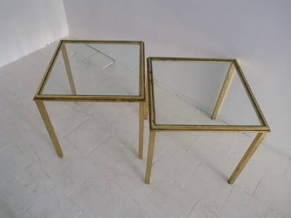Robert THIBIER (1926-2001) Paire de tables basses en: Robert THIBIER (1926-2001) Paire de tables basses en métal doré et verre 36 x 35 x 35 cm