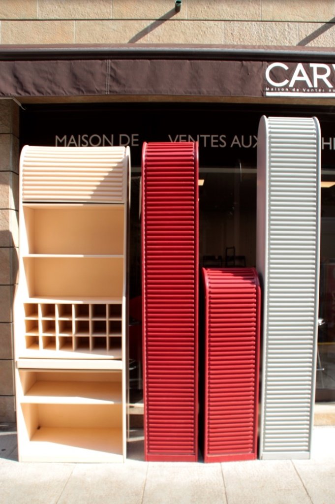 Aldo Van Den NIEUWELAAR (né en 1944) Ensemble de cinq: Aldo Van Den NIEUWELAAR (né en 1944) Ensemble de cinq meubles de rangement de bureau modèle « A’dammer », édition Pastoe. Dimensions variables. Accidents