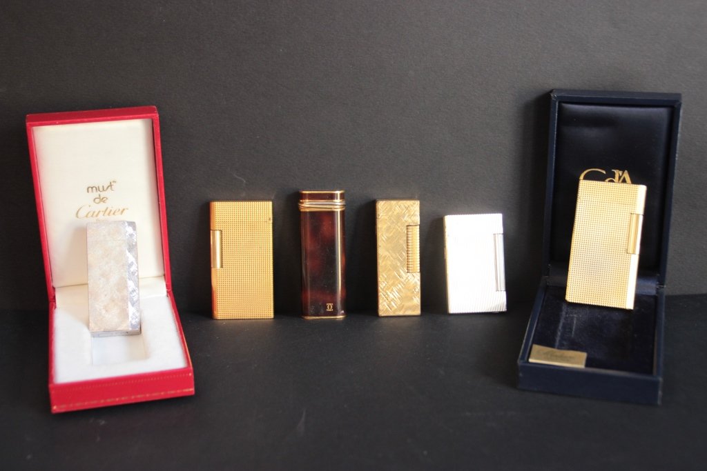CARTIER - DUNHILL - DUPONT - CARAN D’ACHE Lot composé: CARTIER - DUNHILL - DUPONT - CARAN D’ACHE Lot composé de six briquets (2 Caran d’ache, 2 Cartier, un Dunhill et un Dupont) Etat d’usage