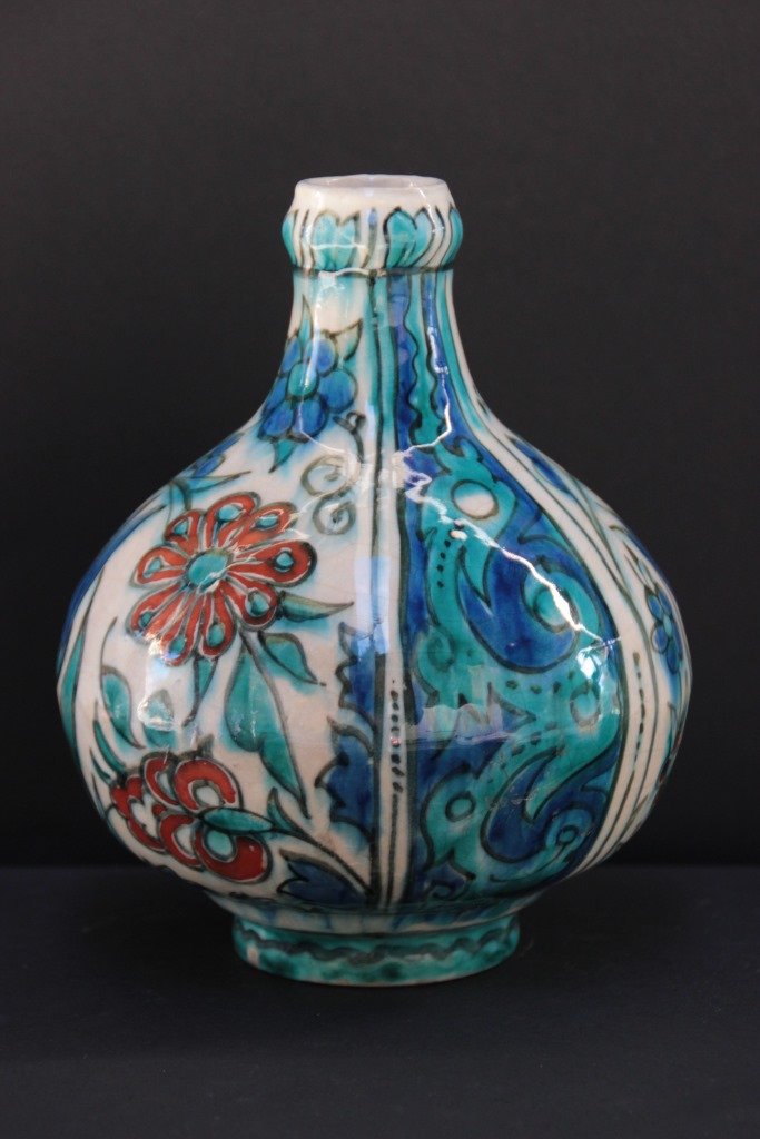 DELFT Vase soliflore à décor Iznik Signé en dessous  H (1 of 2)