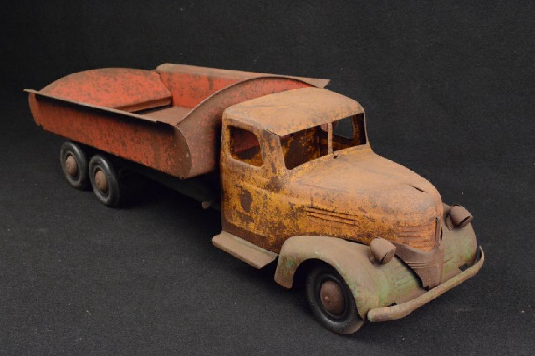 1930's Turner Toys Pressed Steel Dump Truck (1 of 8)
