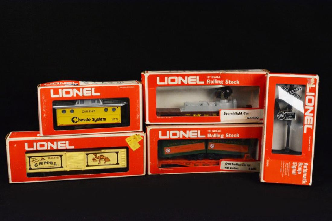Lionel new in box train cars (1 of 4)