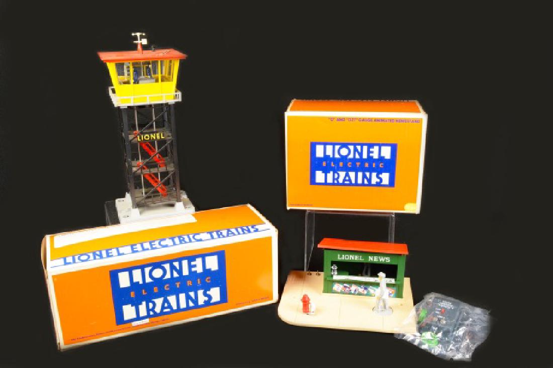Lionel Control Tower & Animated Newstand (1 of 5)