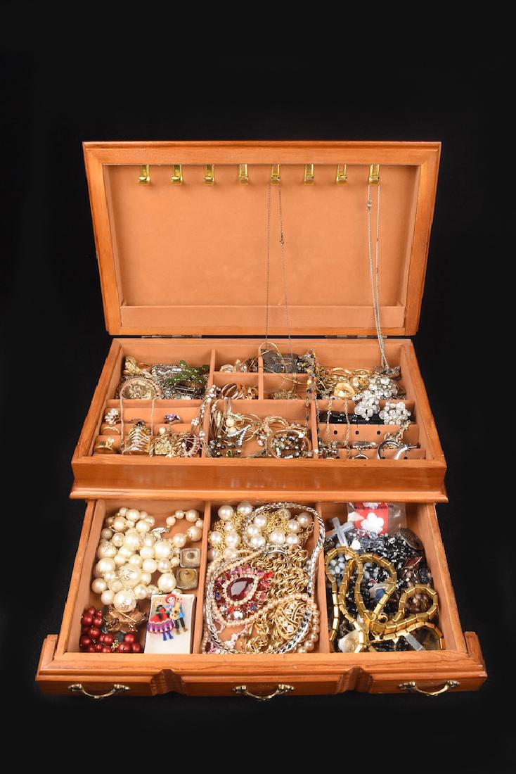 Vintage & Costume jewelry in chest (1 of 7)