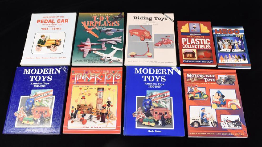 (9) Several Reference Books on Modern Toys (1 of 9)