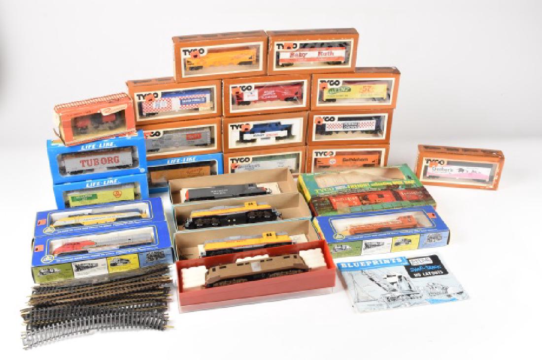 Collection of Model Train Cars HO Scale (1 of 9)