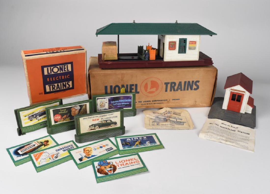 Lionel Freight & Whistle Station + Billboards (1 of 10)