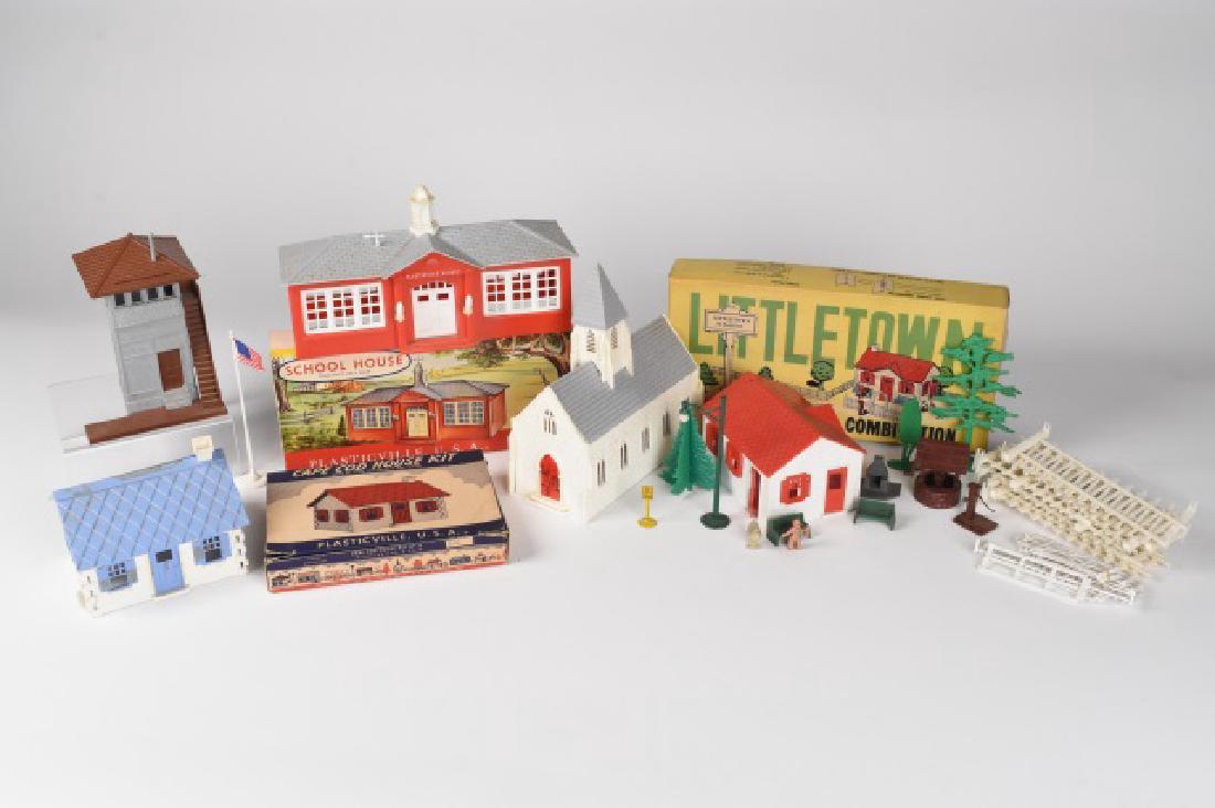 Littletown & Plasticville Train Accessories (1 of 4)