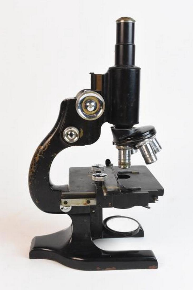 Vintage Spencer AO 287327 Microscope (1 of 8)