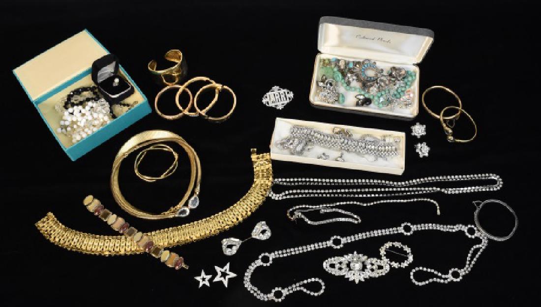 Nice Costume Jewelry; Vintage, Rhinestones, Jade (1 of 6)