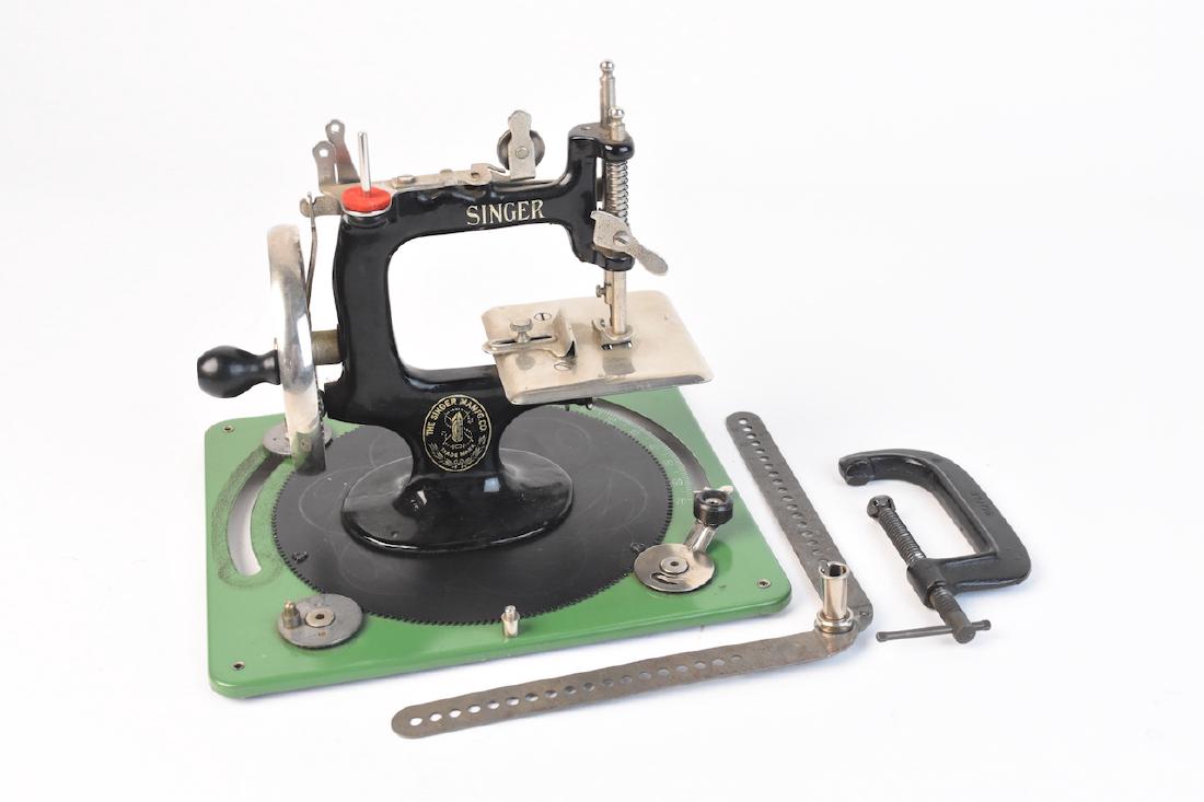 Vint. Singer Sewing Machine Salesman Sample & Toy (1 of 5)