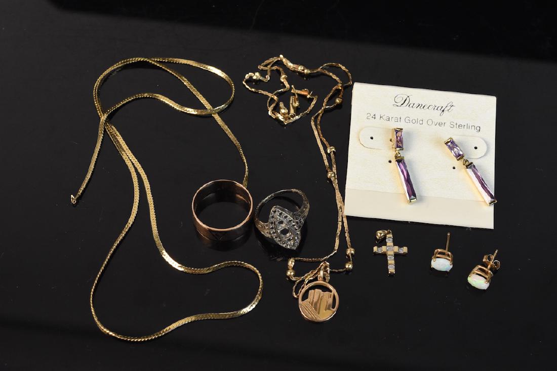 Assorted 10K & 18K Gold Jewelry (1 of 6)