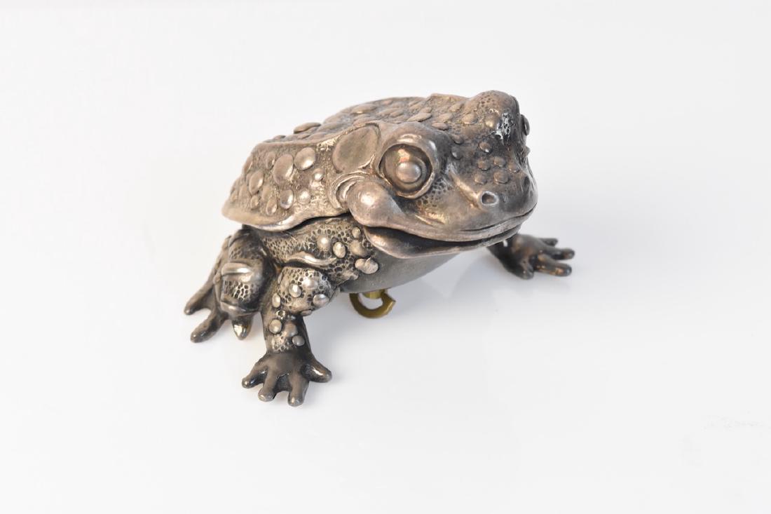 Antique Reed and Barton Musical Frog Box (1 of 7)