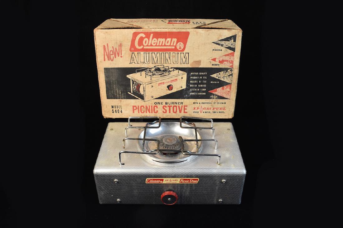 Coleman Aluminum One Burner Picnic Stove 5404: Coleman Aluminum one burner picnic stove, model 5404. Comes in original box. Excellent condition. 12" x 7" x 5.5". Contact our recommended 3rd party "for profit" shipper Pak Mail at (260) 637-4809 or 