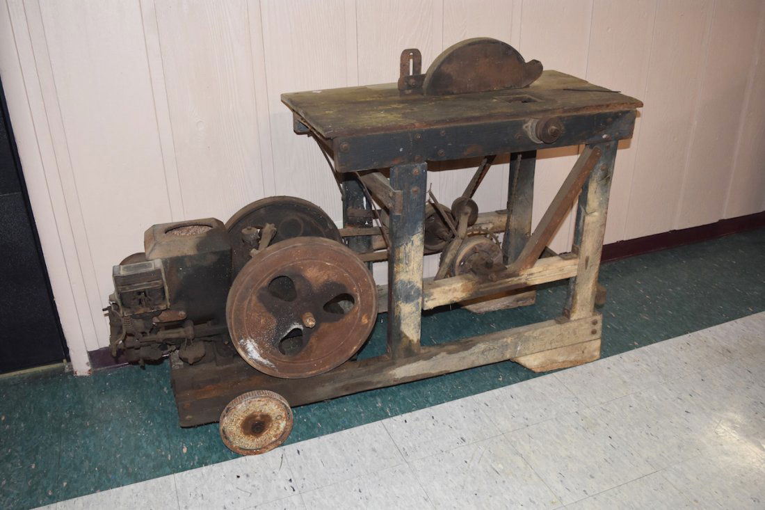 Hit & Miss Engine W/ Table Saw (1 of 4)