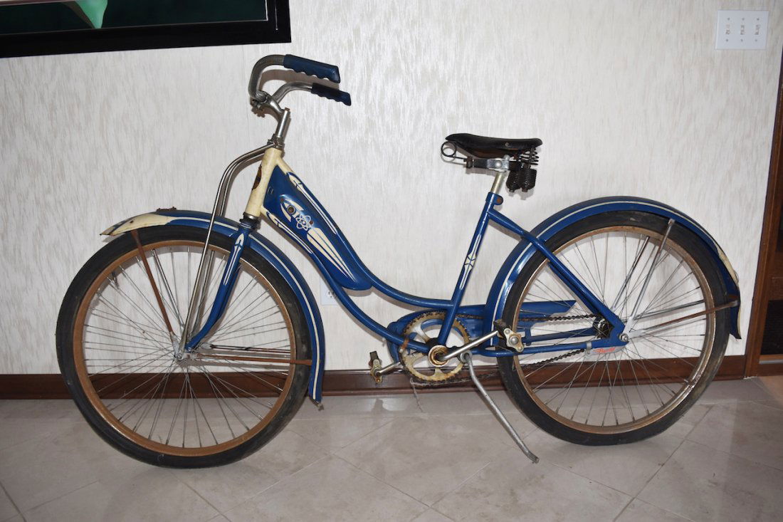 Vintage Columbia Westfield Woman's Bicycle (1 of 9)