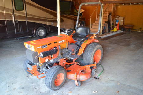 Kubota B7100 HST 4 Wheel Drive Tractor: Kubota B7100 HST 4 wheel drive tractor - 3pt. Hitch, model RC60-71B, serial #35624, 285 hrs. Contact our recommended 3rd party "for profit" shipper Pak Mail at (260) 637-4809 or contact@pakmailshipsfo