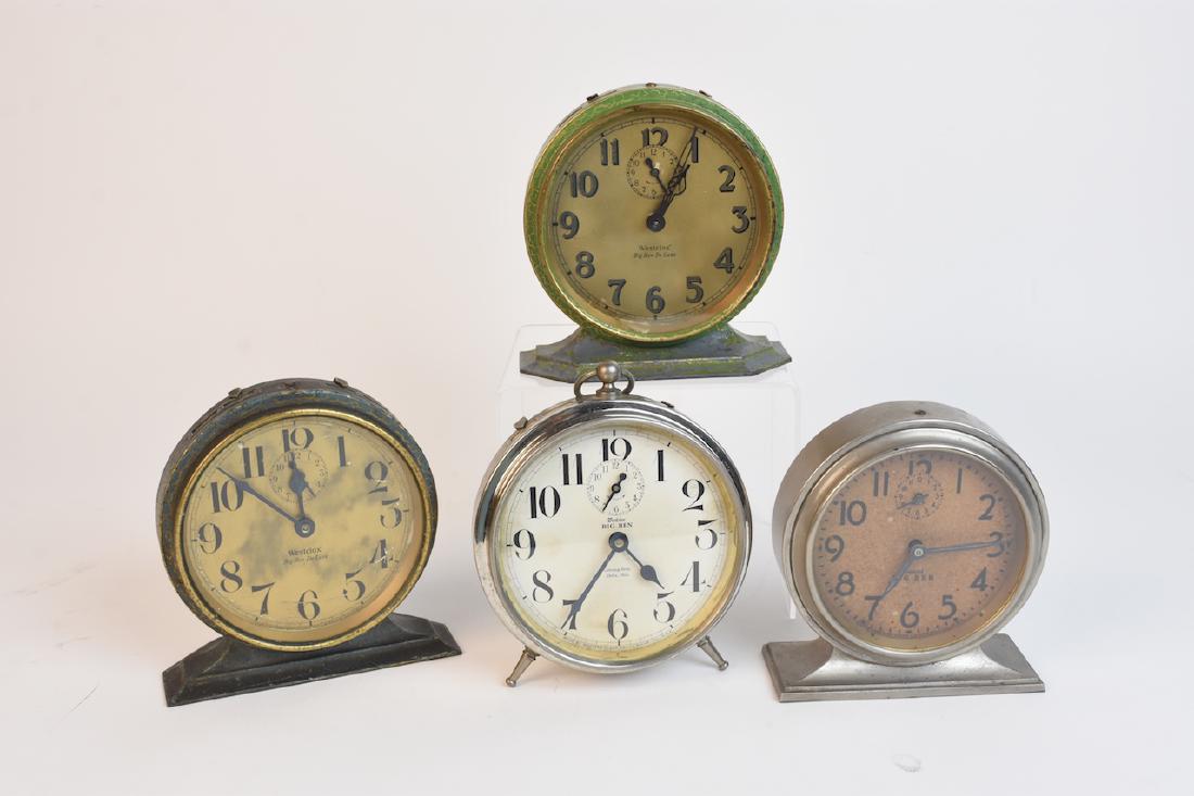 (4) Westclox Big Ben Alarm Clocks: (4) Westclox Big Ben Alarm Clocks made by Western Clock Co., La Salle, Ill., USA. Two of the four are the Big Ben De Lux both pat. in 1927, 6" H x 5 3/4" W. All are non-working, perfect for parts. Con