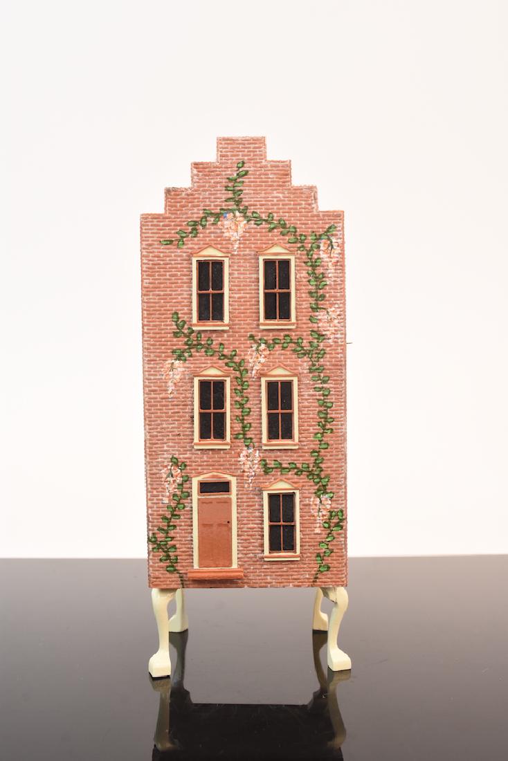 1:48 Scale Assembled & Painted Doll House (1 of 7)
