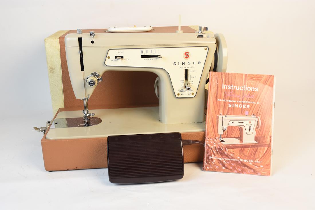 Singer Model 237 ZigZag Sewing Machine