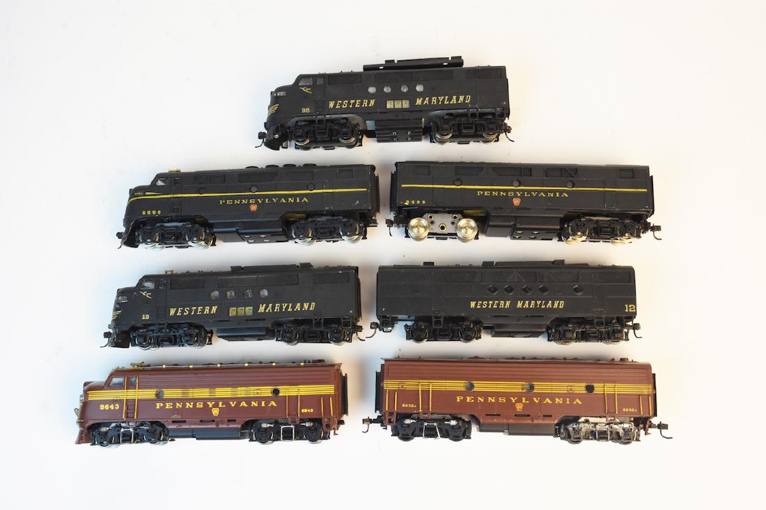 Ho Scale Locomotives & Train Cars (1 of 7)