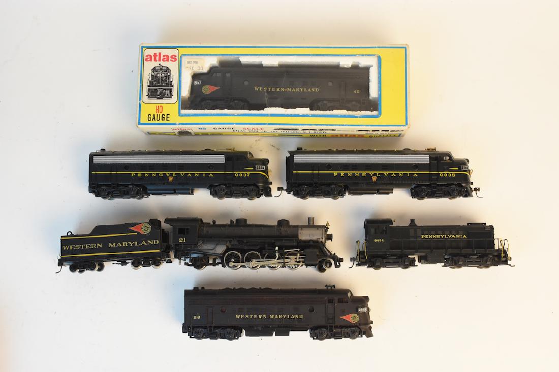 Atlas Brand Engines & Train Cars (1 of 8)