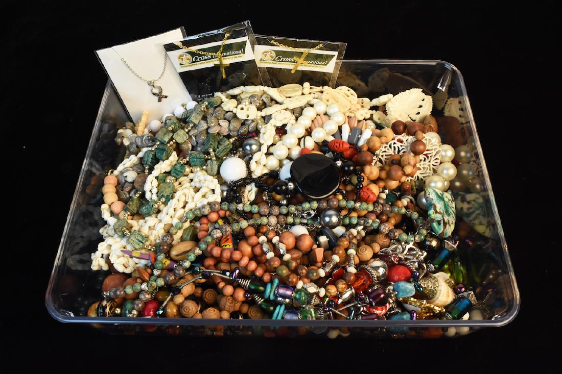 Costume Necklaces, Bracelets and Earrings (1 of 9)