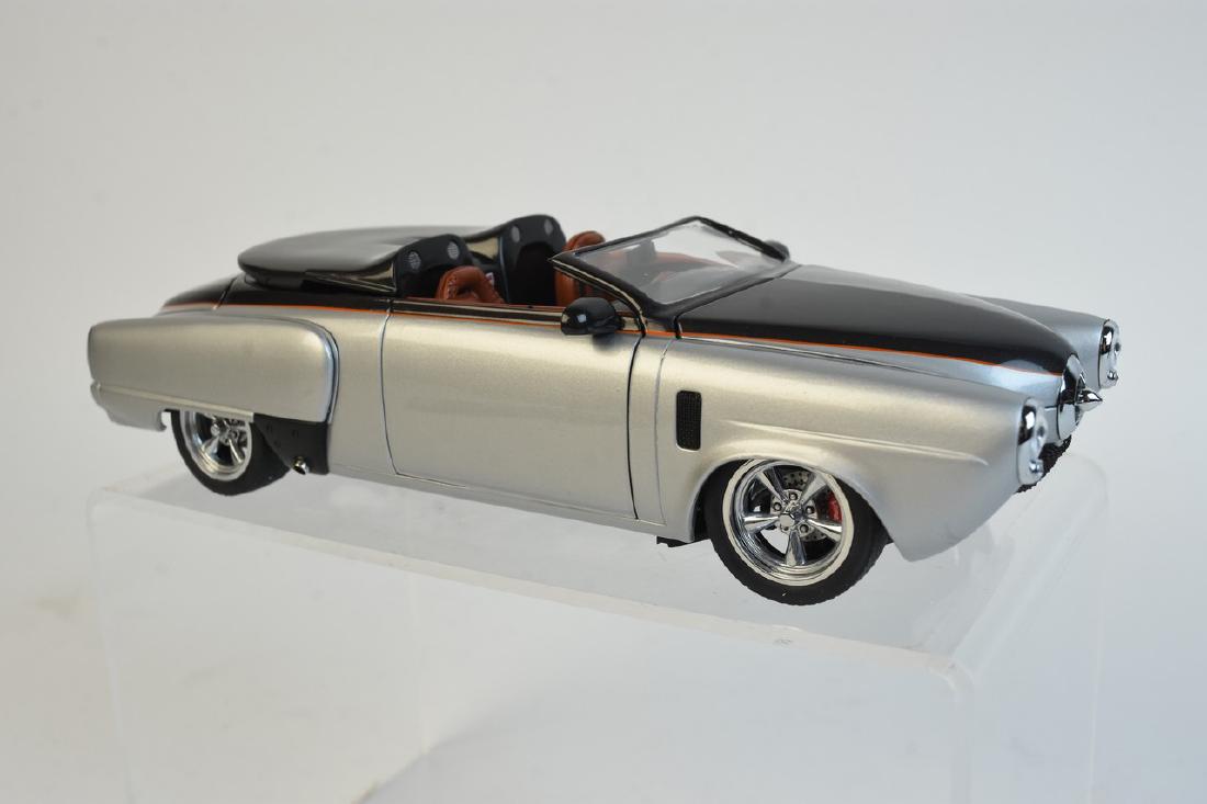 Danbury Mint LE 1950 Studebaker Custom Rod: Danbury Mint limited edition 1:24 scale 1950 Studebaker Custom Rod die cast. This model is numbered 2589 and is in very good condition with many working parts and pieces. It measures 7 3/4" long. Cont