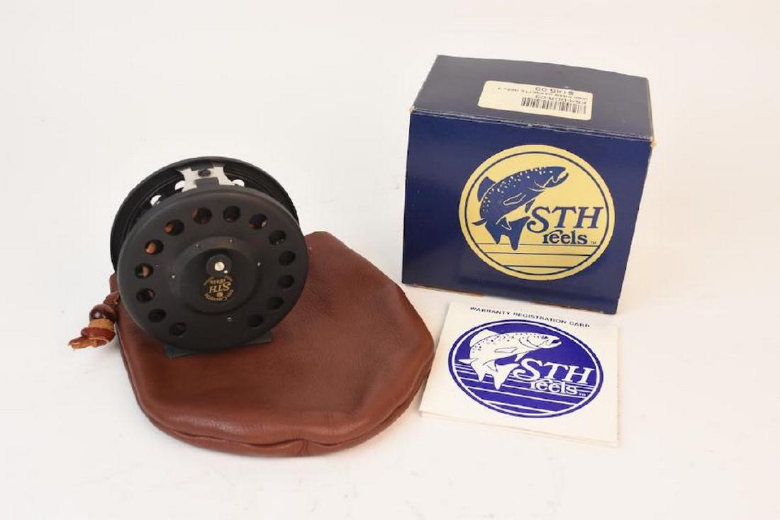 STH Reels DDR-C3 Disk Drag Cassette Reel 3: STH Reels, DDR-C3 disk drag cassette reel 3. Made in Argentina. Comes in original box with a leather Arne Mason fishing reel pouch. 4" reel. Excellent condition. Contact our recommended 3rd party "for