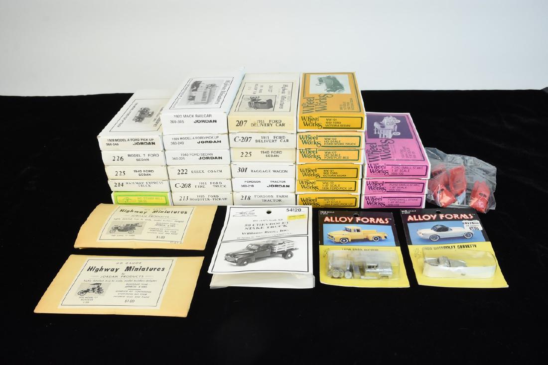 (25+) HO Scale Miniature Car Unassembled Models (1 of 8)