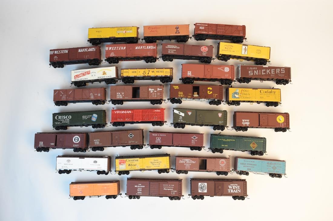 Large lot of HO Scale Train Cars
