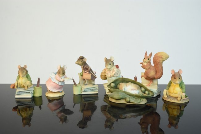 The World of Beatrix Potter FW & Co Figurines: (7) The World of Beatrix Potter figurines by FW & Co. including Timmy Willie #9P35/796 643920, Johnny Town Mouse #E5/279 467553, Samuel Whiskers #E5/B0/098 199494, Samuel Whiskers A6279, Appley Dapply