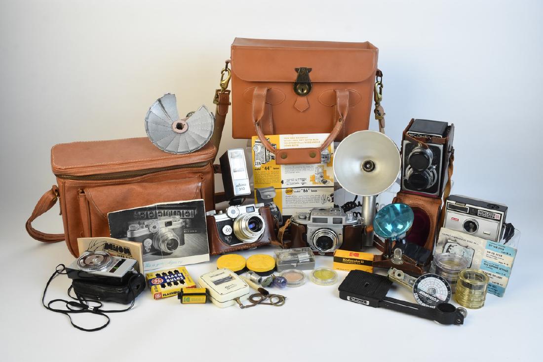 Variety of Vintage Photography Cameras & Accessories (1 of 15)