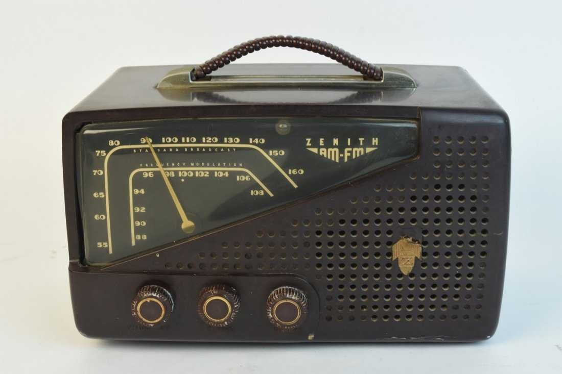 1950's Zenith Model 7H922 AM/FM Tube Radio (1 of 6)