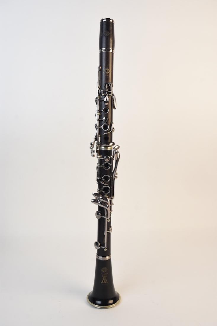 Selmer B1 Clarinet, made in France: Henri Selmer B1 Clarinet, made in France. This vintage woodwind instrument comes in the original Selmer case. It appears to be in good condition, but is missing the mouth piece. Case measures 15 1/2' 