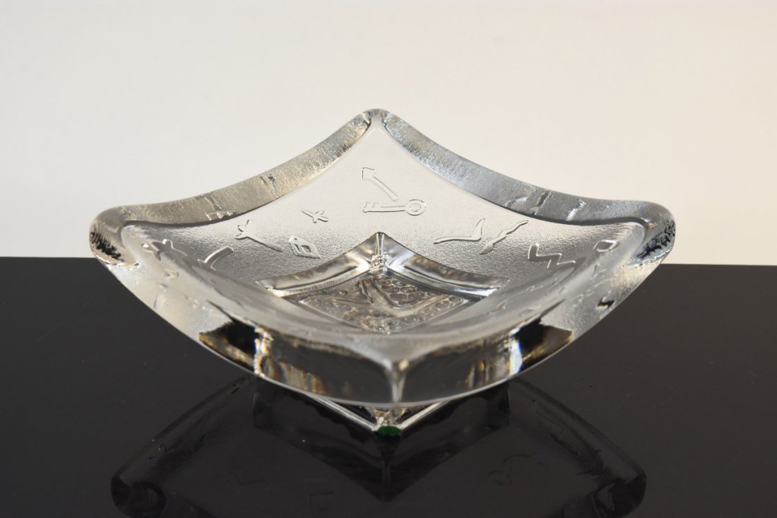 Kosta Boda Art Glass Dish; signed: From Kosta Boda in Sweden we have a n art glass dish signed by glass artist B. Vallien. This square shaped dish has unique elements of design and style. It measures 5 3/4" x 5 3/4" and is in good cond