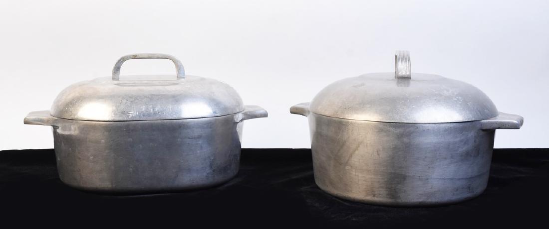 Vintage Wagner Ware Magnalite Aluminum Cookware: A pair of Wagner Ware Magnalite aluminum cookware. This pair includes a 4263 Roaster; and a 4248 P dutch oven. Both items include lids. Surface nicks and markings throughout; discoloration; sticky res