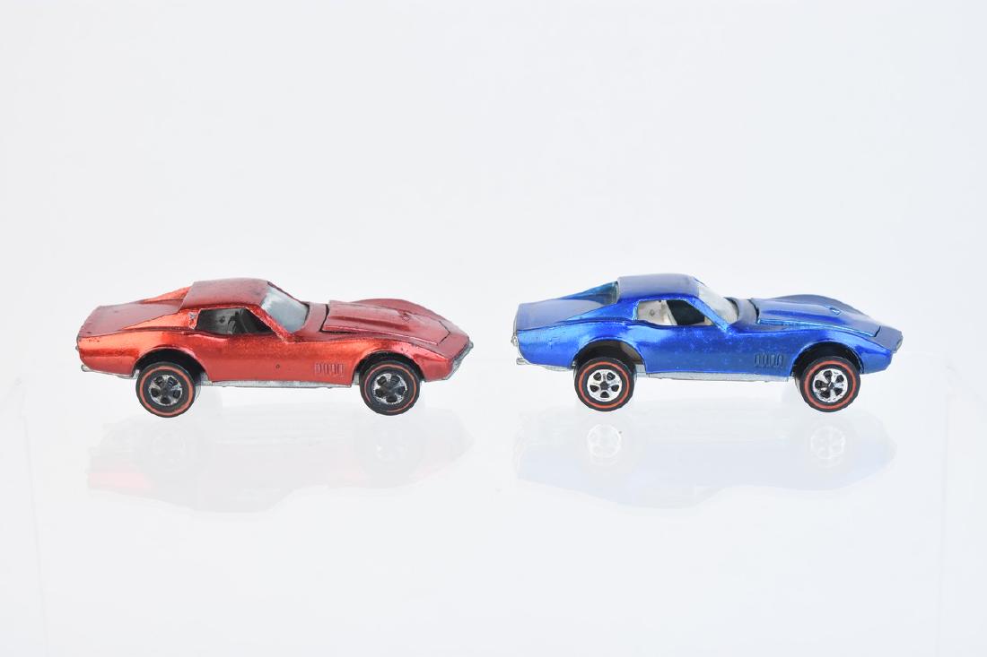 1968 Redline Hot Wheels Custom Corvettes: A pair of 1968 Hot Wheels redline series Custom Corvettes. The pair includes a red car with dark glass & dark interior; and a blue car with clear glass & white interior. Light surface wear; stains; di